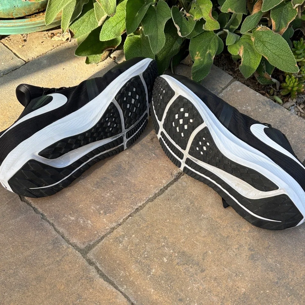 Nike Zoom‎ Pegasus FlyEase Black and White Athletic Shoes 13. Like new